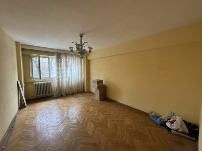 Apartament cu camere mari la câteva minute de Victoriei si Kiseleff