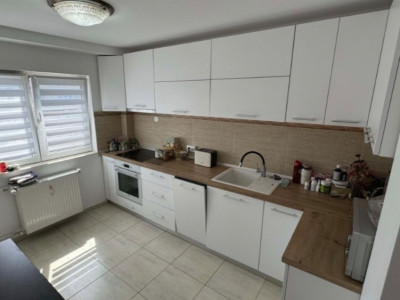 Apartament 3 camere, decomandat/ Militari