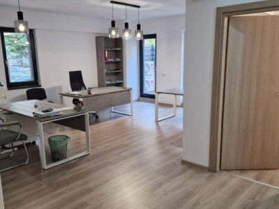  Apartament 4 camere cu terasa si gradina, doua locuri de parcare/ Banu Manta