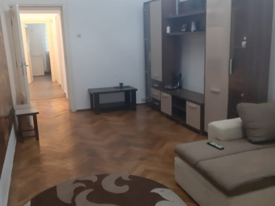 Apartament 2 camere, decomandar, 1/4, centrala , boxa , in zona Drumul Sarii.