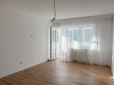 Apartament 2 camere, decomandat, 8/9, bloc anvelopat/Titulescu-Banu Manta.