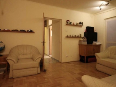 Apartament 4 camere semidecomandat, 9/9, în Crangasi, Piata Crangasi.