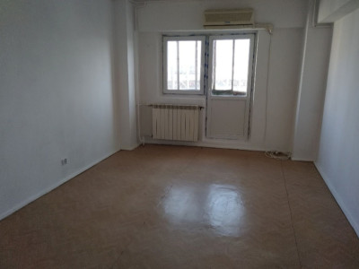 Apartament 3 camere decomandat,9/11, în Crangasi vizavi de Stadionul Giulesti.