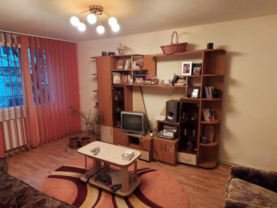 Apartament 3 camere, decomandat/ Secuilor/Brancoveanu/centrala proprie