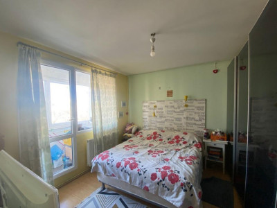 Apartament 4 camere / 2 bai / centrala / boxa 