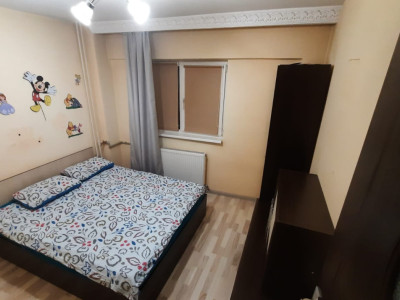 Apartament 3 camere decomandat 7/10, vizavi de piata Crangasi.